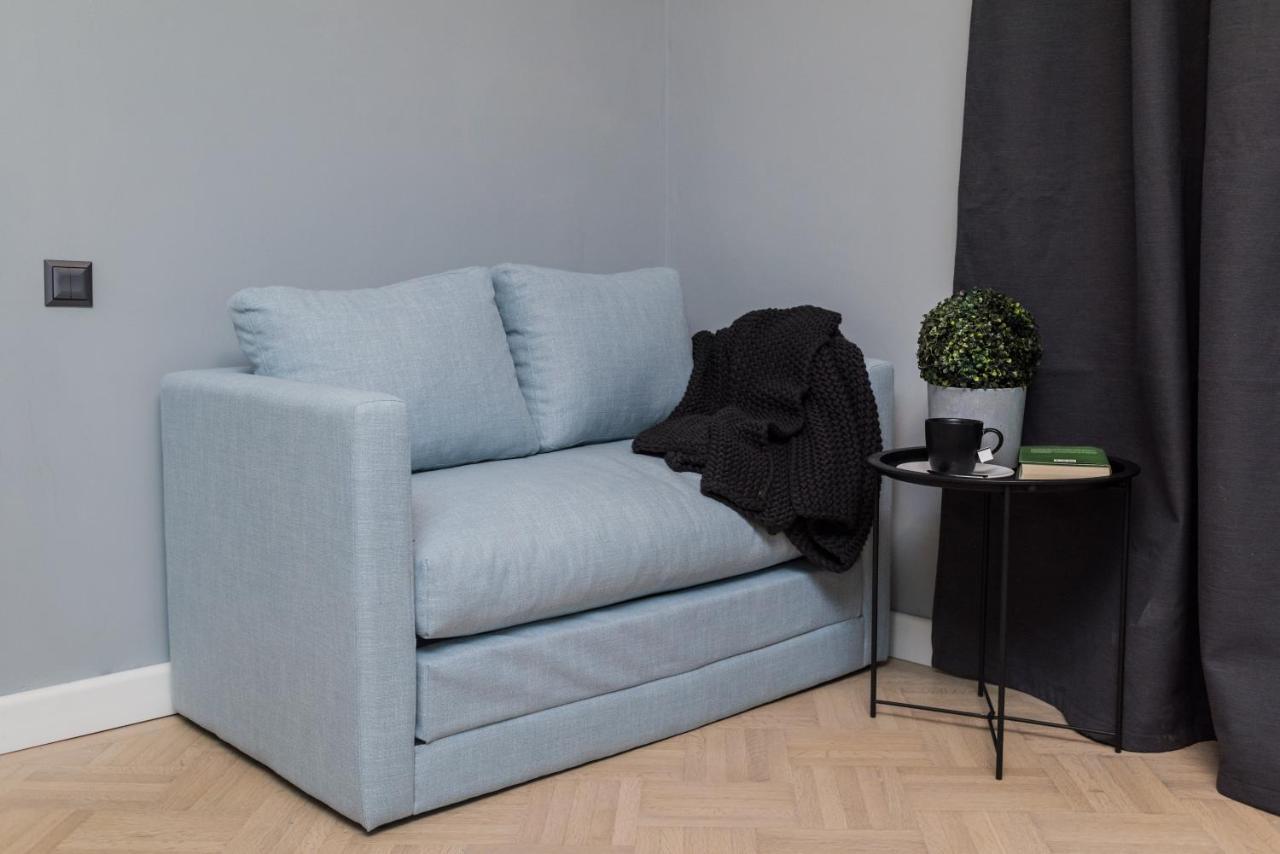 Explore The City From Its Center In A Chic Balcony Apartment Bucharest Exterior photo